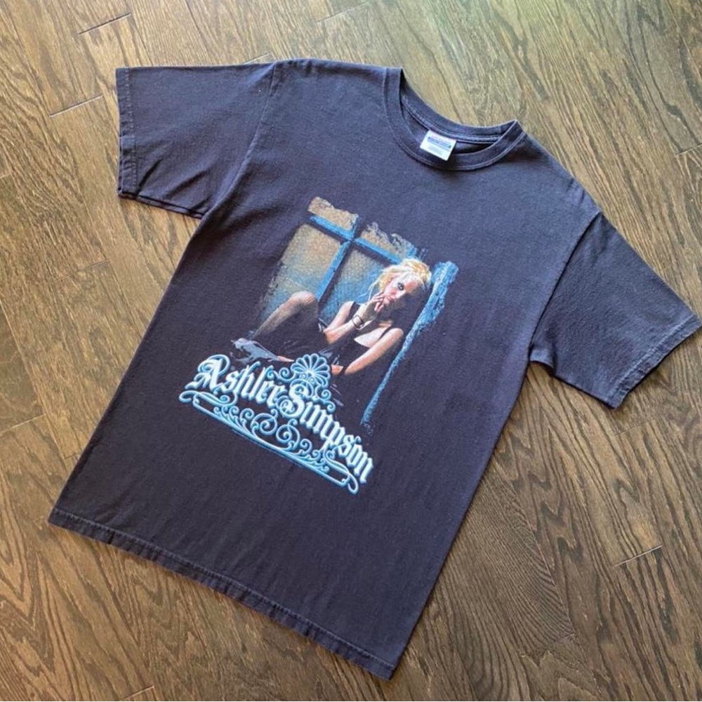 Vintage Ashlee Simpson tour tee from her 2006 LOVE tour.